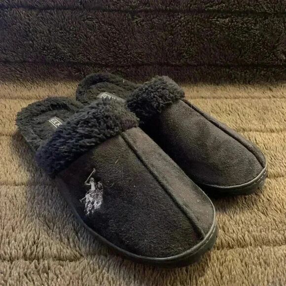 U.S. Polo Assn. Men's Black Slippers - Picture 2 of 6